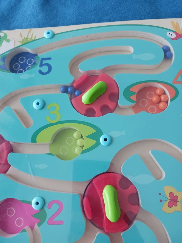 Tablero de motricidad fina infantil