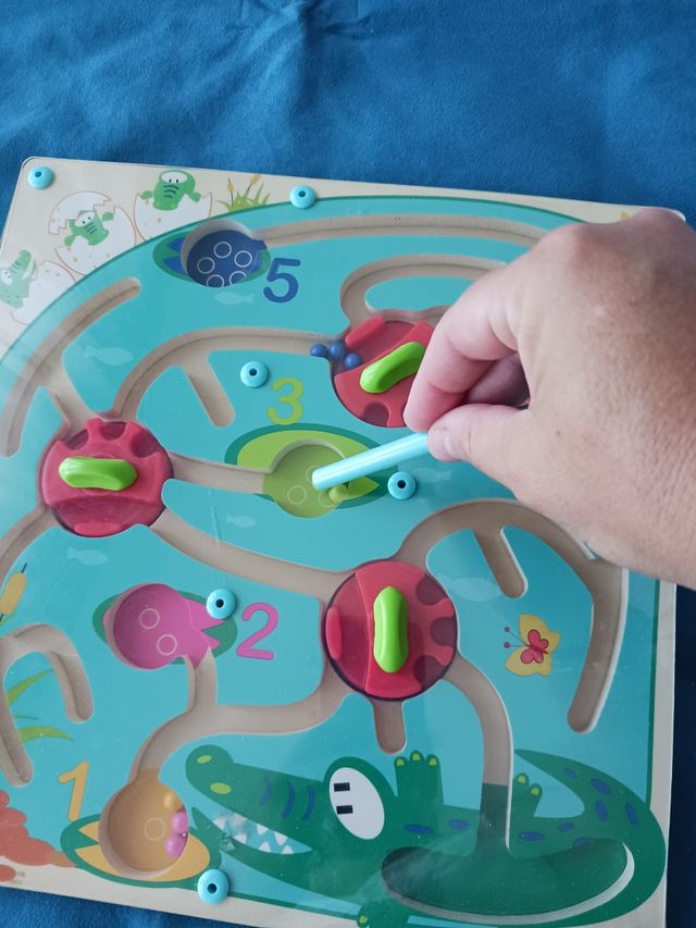 Tablero de motricidad fina infantil