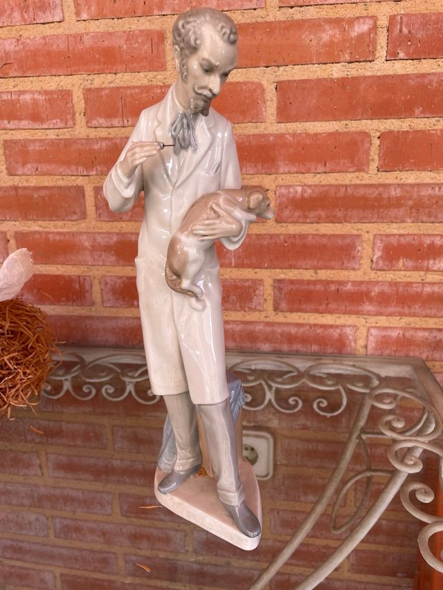 Figura Lladró Veterinario con Perro