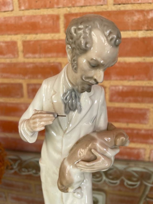 Figura Lladró Veterinario con Perro