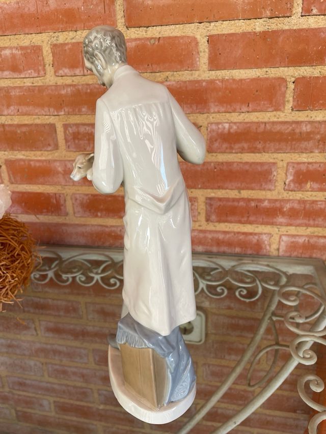 Figura Lladró Veterinario con Perro