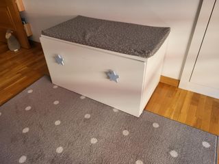 Baúl infantil IKEA blanco con estrellas
