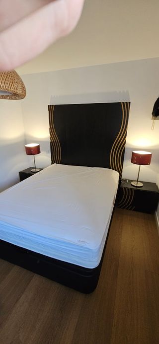 Dormitorio completo con mesillas y cómodas 