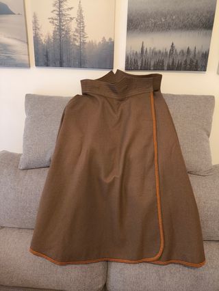 Falda flamenca marrón y roja