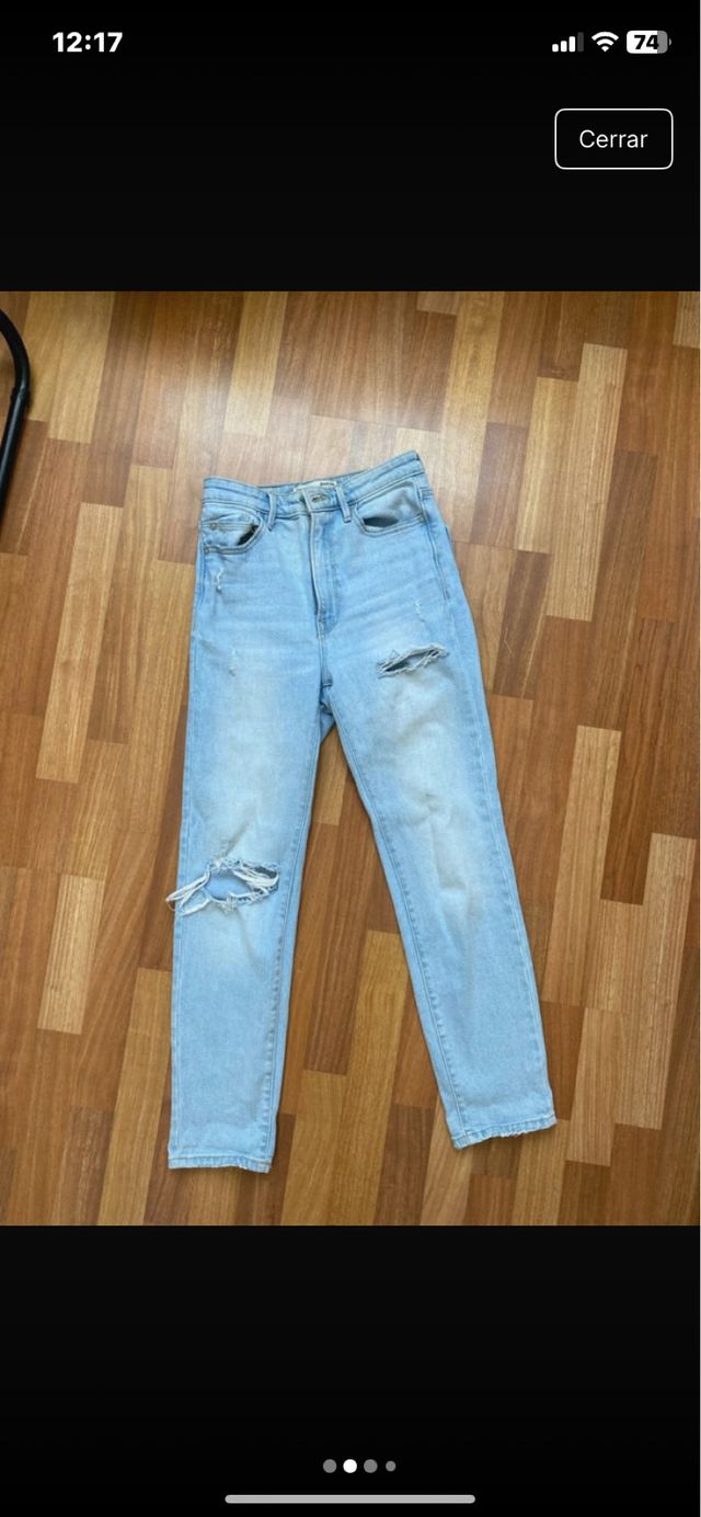 Vaqueros Stradivarius desgastados