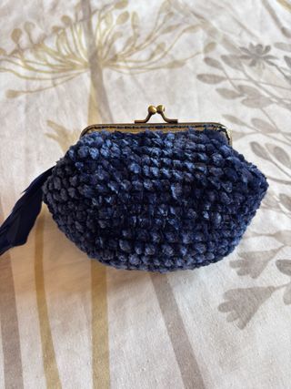 Monedero de ganchillo azul