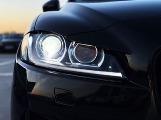 Jaguar F-Pace 2.0L i4D AWD AUTOMÁTICO 180cv RSPORT con TECHO PANORÁMICO... 
