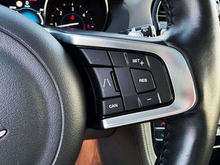 Jaguar F-Pace 2.0L i4D AWD AUTOMÁTICO 180cv RSPORT con TECHO PANORÁMICO... 