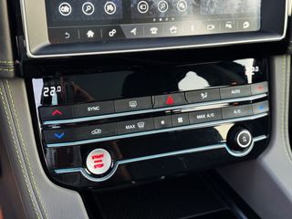 Jaguar F-Pace 2.0L i4D AWD AUTOMÁTICO 180cv RSPORT con TECHO PANORÁMICO... 