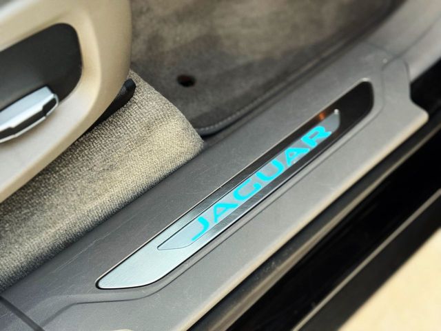 Jaguar F-Pace 2.0L i4D AWD AUTOMÁTICO 180cv RSPORT con TECHO PANORÁMICO...