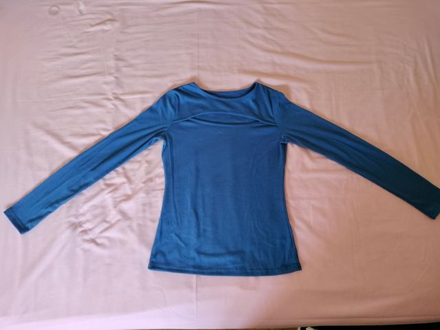 Camiseta manga larga con escote delantero