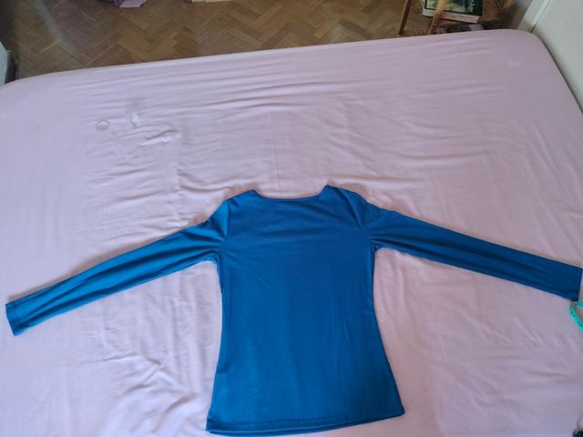 Camiseta manga larga con escote delantero