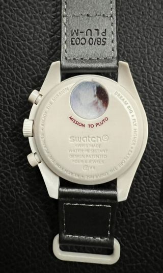 Missione Swatch x Omega su Plutone
