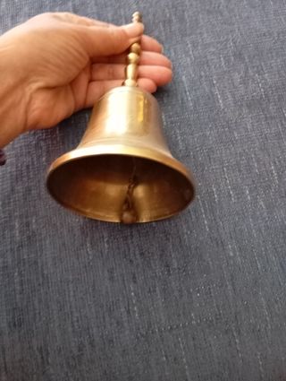 Campana de bronce antigua