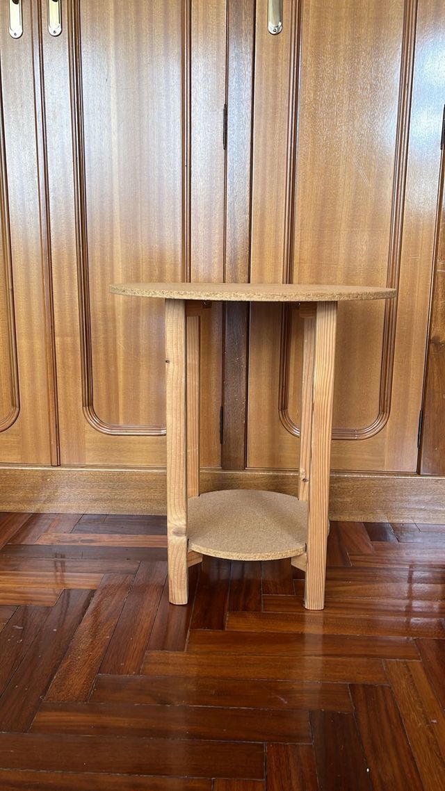Mesa auxiliar redonda de madera