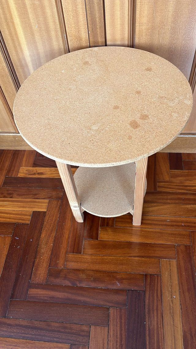 Mesa auxiliar redonda de madera