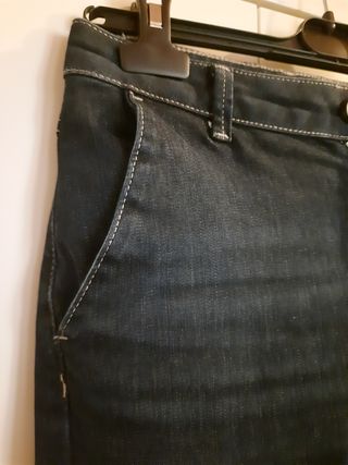 Jeans blu scuro taglio sigaretta