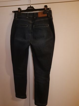 Jeans blu scuro taglio sigaretta