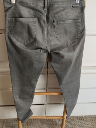 Vaqueros pitillo H&M y Lefties