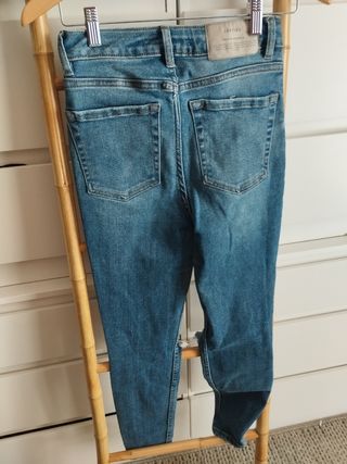 Vaqueros pitillo H&M y Lefties
