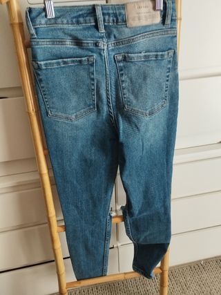 Vaqueros pitillo H&M y Lefties