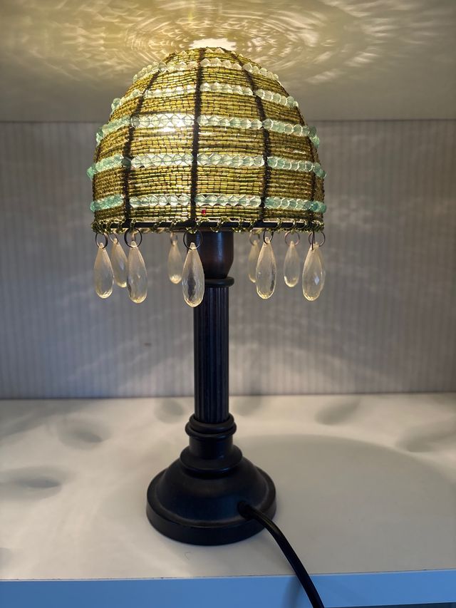 Lampada da tavolo con cristalli verdi