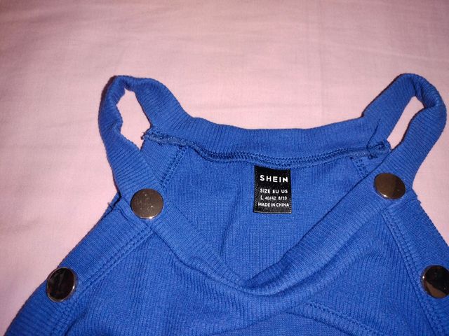 Camiseta SHEIN tirantes escote delantero