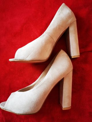 Zapatos nuevos sin usar 