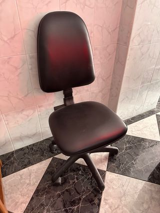 Silla de escritorio con ruedas