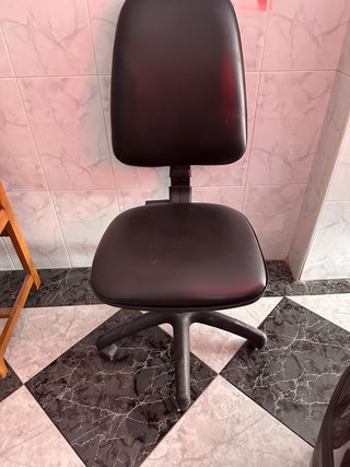 Silla de escritorio con ruedas