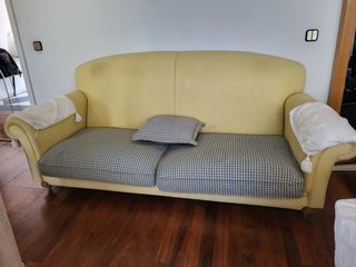 Sofá amarillo (lo regalo)