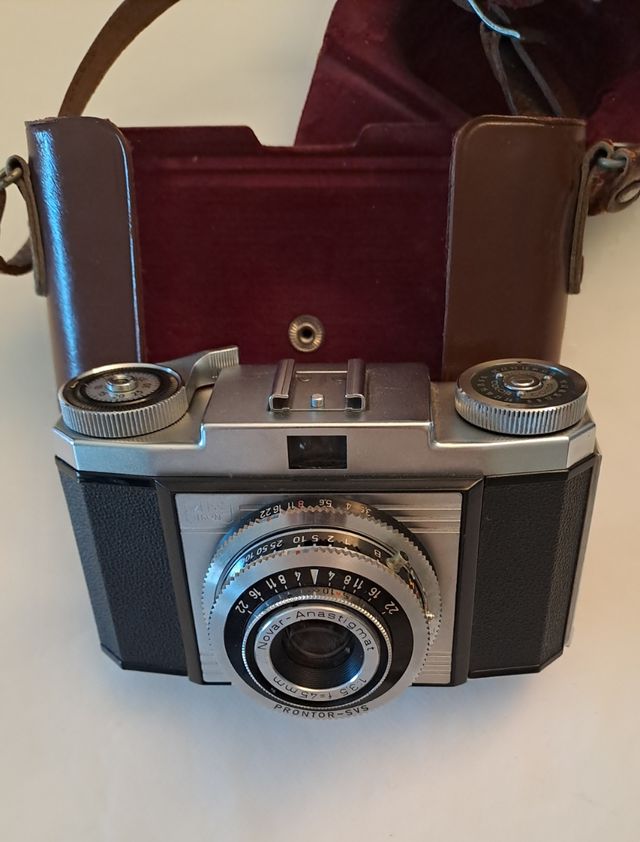 Zeiss Ikon Contina macchina fotografica