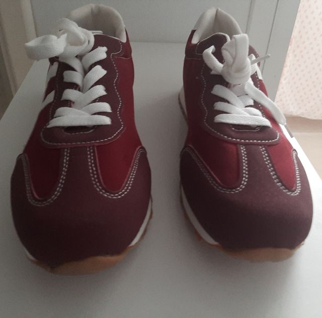 Playeras Burdeos y Blancas