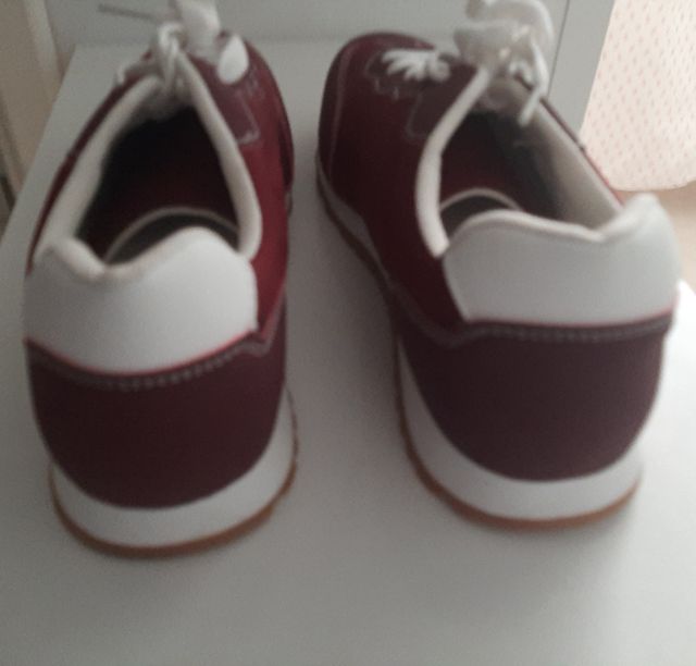 Playeras Burdeos y Blancas