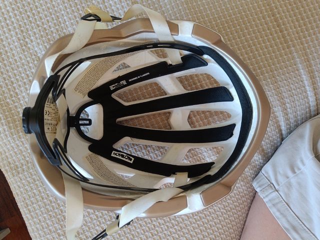 Casco Van Rysel Dorado