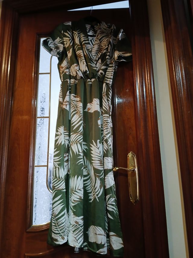 Vestido largo estampado hojas