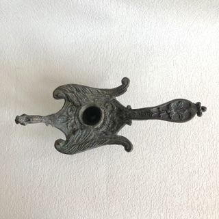 Antico portacandele grifone