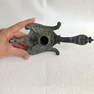 Antico portacandele grifone