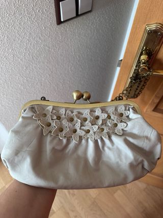 Bolso de fiesta gris con flores