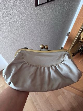 Bolso de fiesta gris con flores