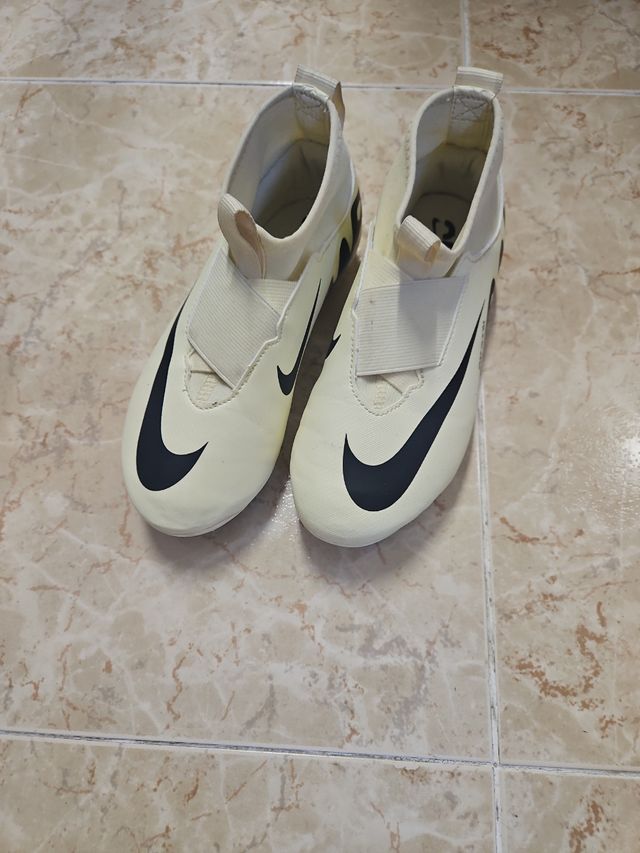 Botas de fútbol Nike beige