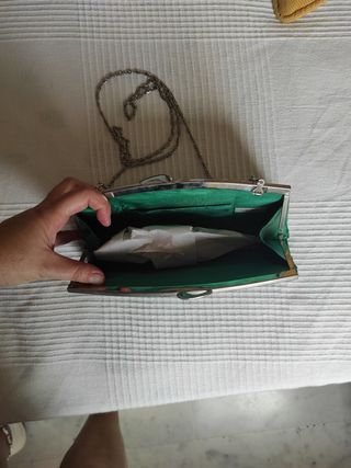 Bolso de fiesta verde con cadena