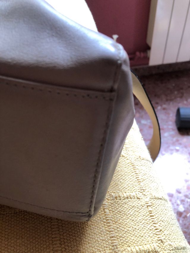 Bolso de piel beige