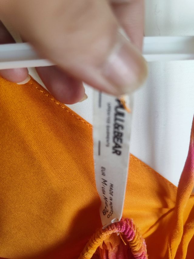 Vestido naranja con estampado floral