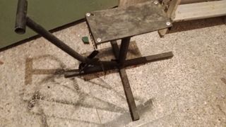 Caballete moto,botas y pantalón