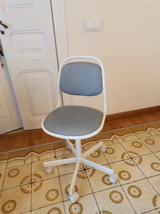Escritorio y silla infantil Ikea