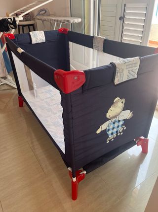 Cuna de viaje plegable azul con osito