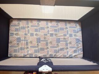 Cuna de viaje plegable azul con osito