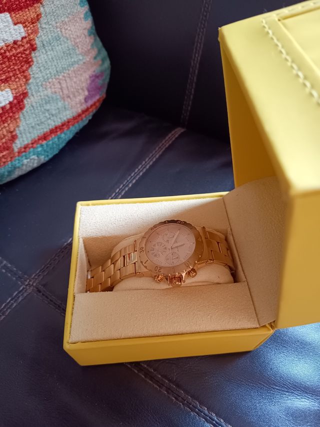 Reloj Invicta Dorado Cronógrafo Unisex