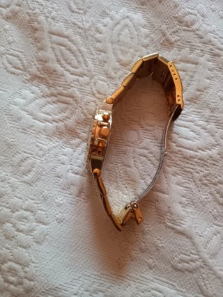 Reloj Invicta Dorado Cronógrafo Unisex